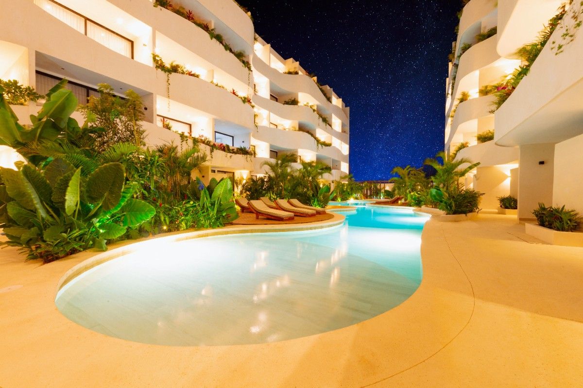 Pool view of Elements 326 in Region 15
